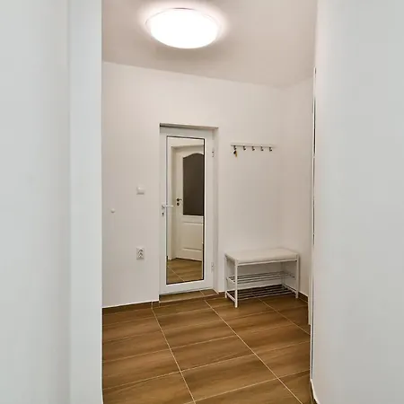 3br With Parking Nearby Opera